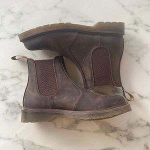 r. Martens Men's 2976 Crazy Horse Chelsea Boot, Gaucho, 9W / 8M US / EU 41- NEW